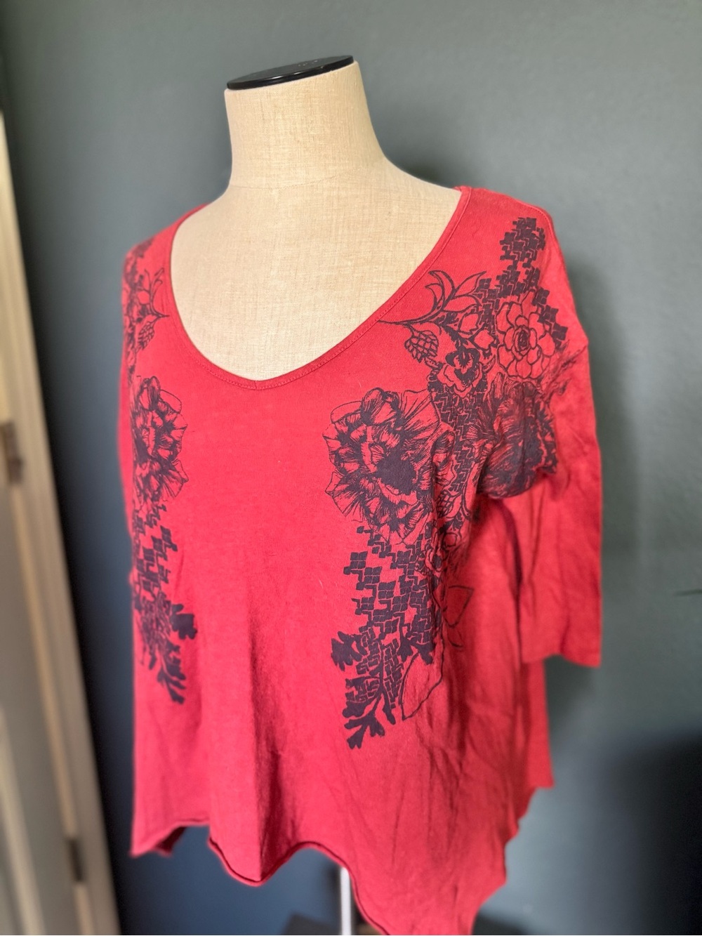 We The Free Red V-Neck Floral Print Short Sleeve Top